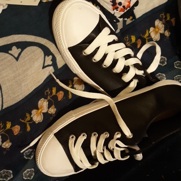 Blouses - Picture 2 of 4